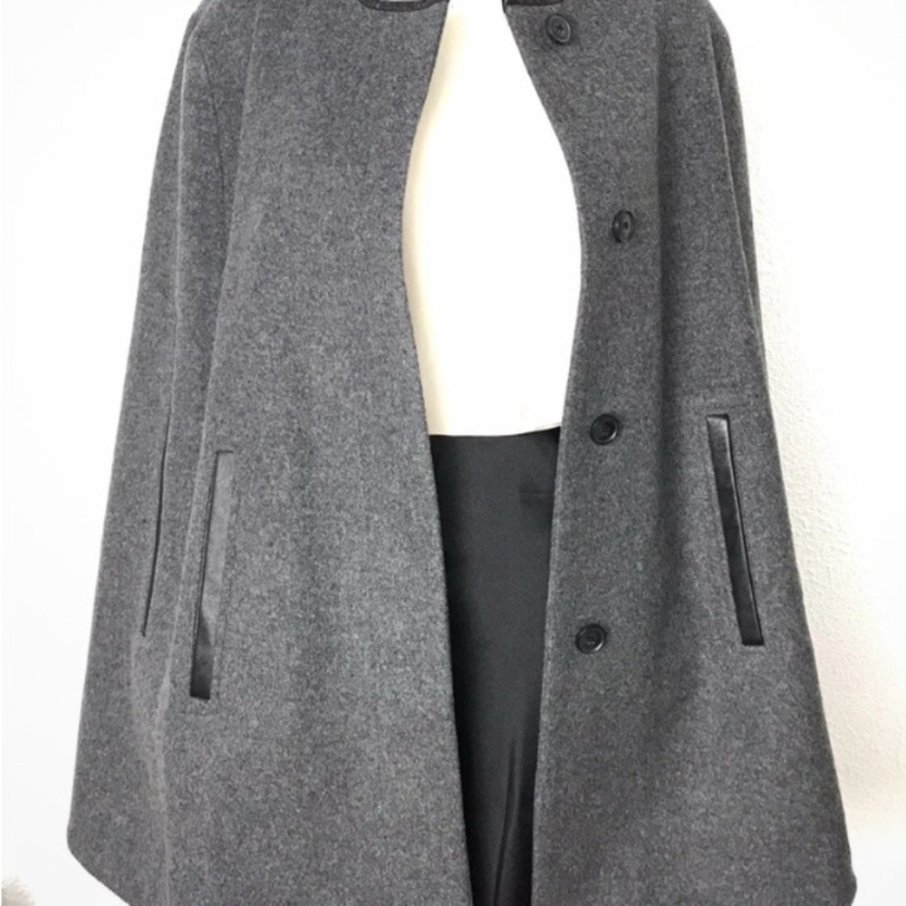 Soia & Kyo, tweed cape and leather cape - Picture 3 of 4